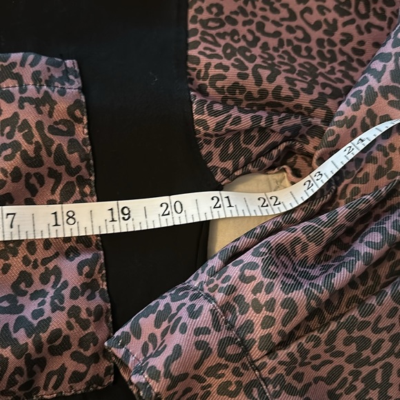 💕2 for $15 - Black and leopard print shirt jacket - Picture 5 of 7